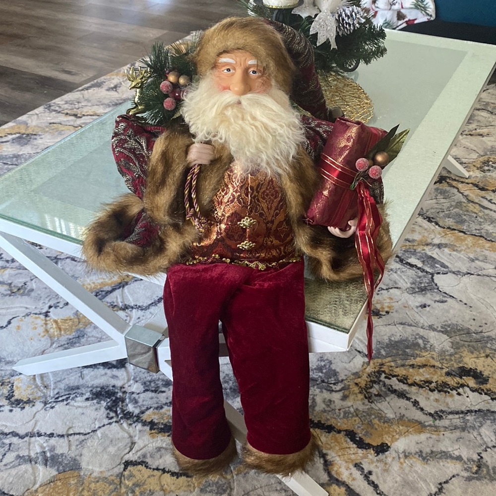 Sitting Santa